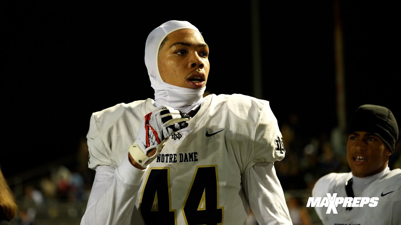 #1 Basketball Prospect Tyran Stokes laces up the cleats & hauls in a TD for Notre Dame (SO) 💥 🏈