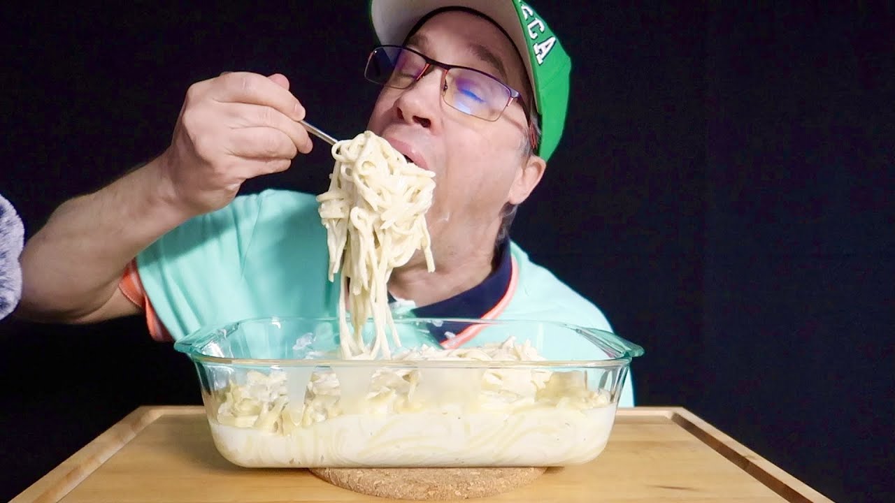 ASMR • Creamy • Fettuccine • Alfredo • Pasta • Mukbang • Feast • Seanusca Food !