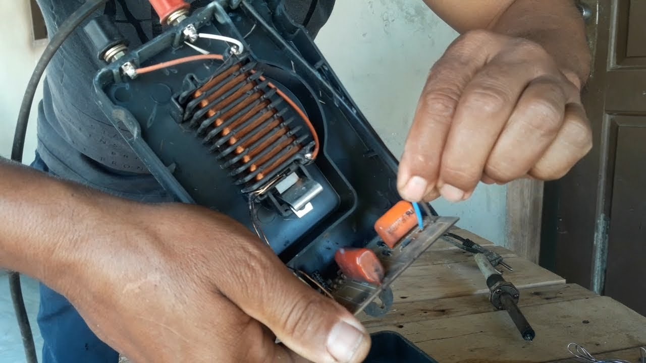Gambiarra no aparelho de cerca elétrica rural