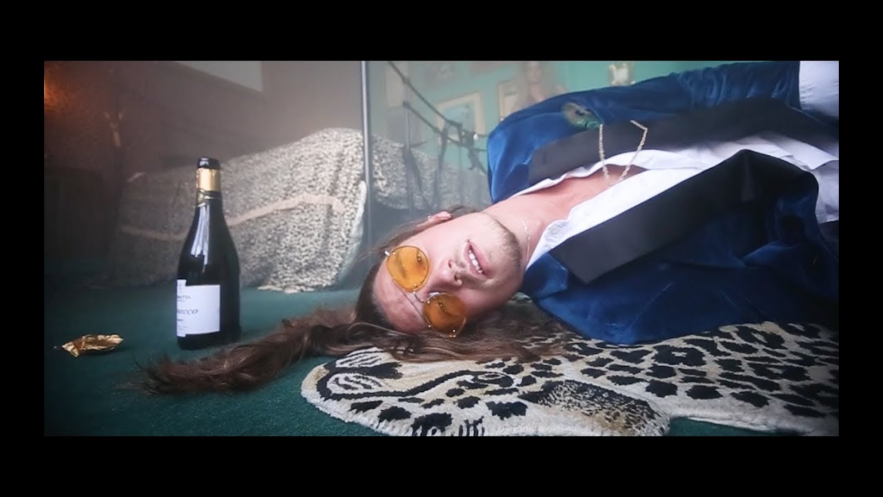 Roman Scott - Addicted To Love [Official Video]