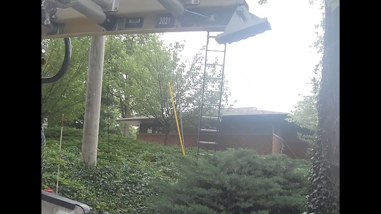 Fiber Optic Aerial Splice with Nap on a Viney Slope