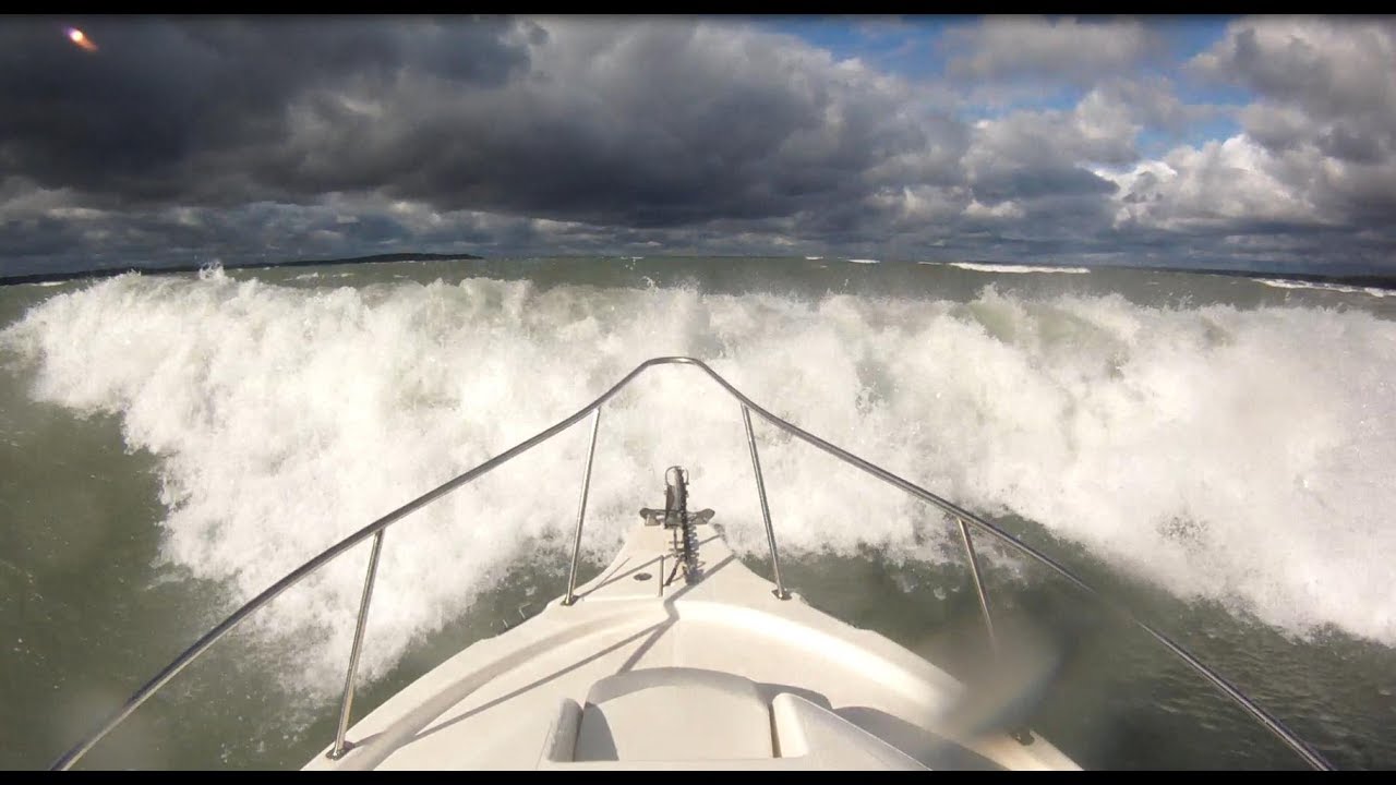 Sea trial Striper 2601 in big waves