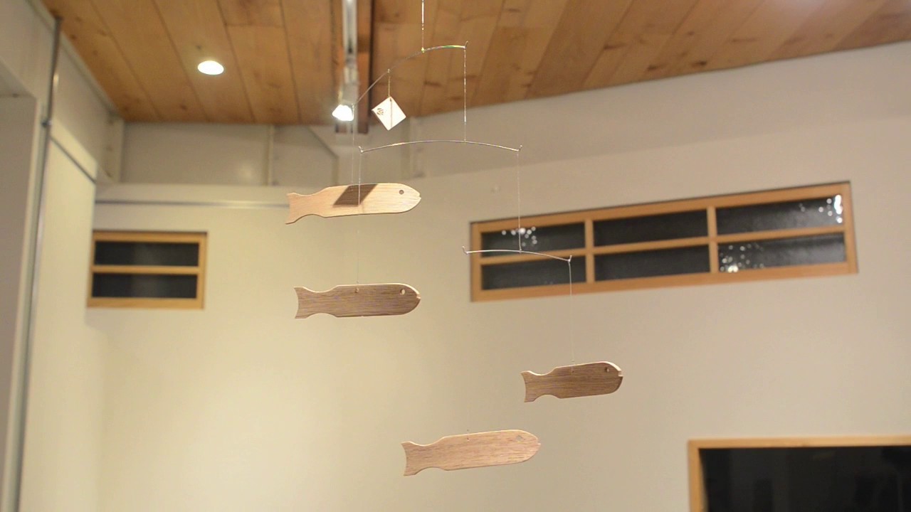 曲げ木の魚モビール