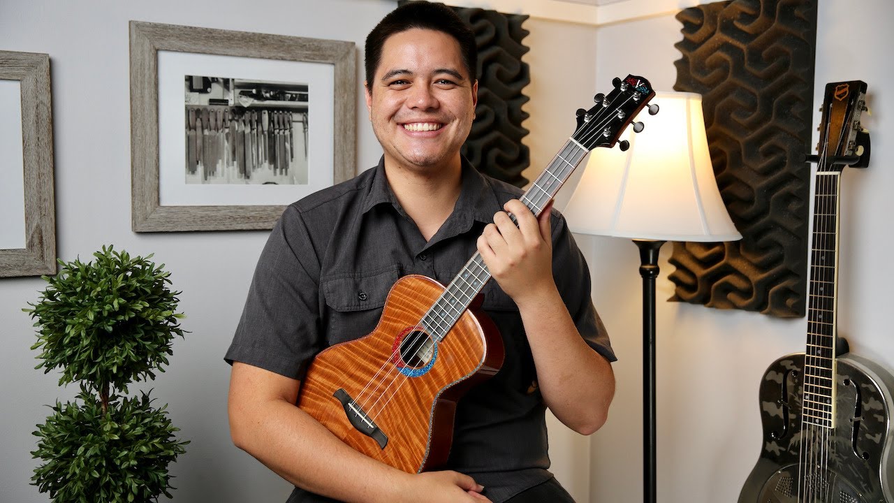 Mika Kane and Custom DeVine 6 String Baritone Ukulele   UKULELE FRIEND  : Live Performance