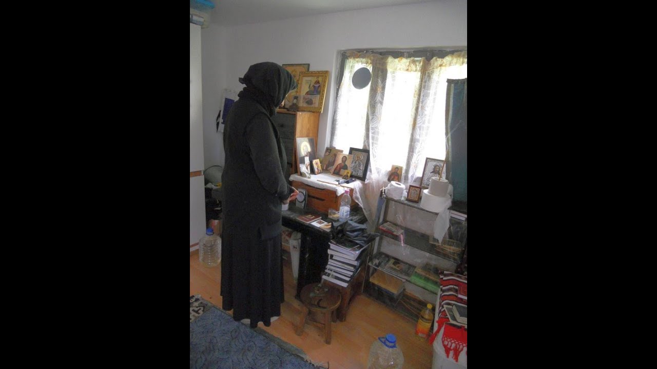 Un doctor psihiatru  devine pustnică in munți.