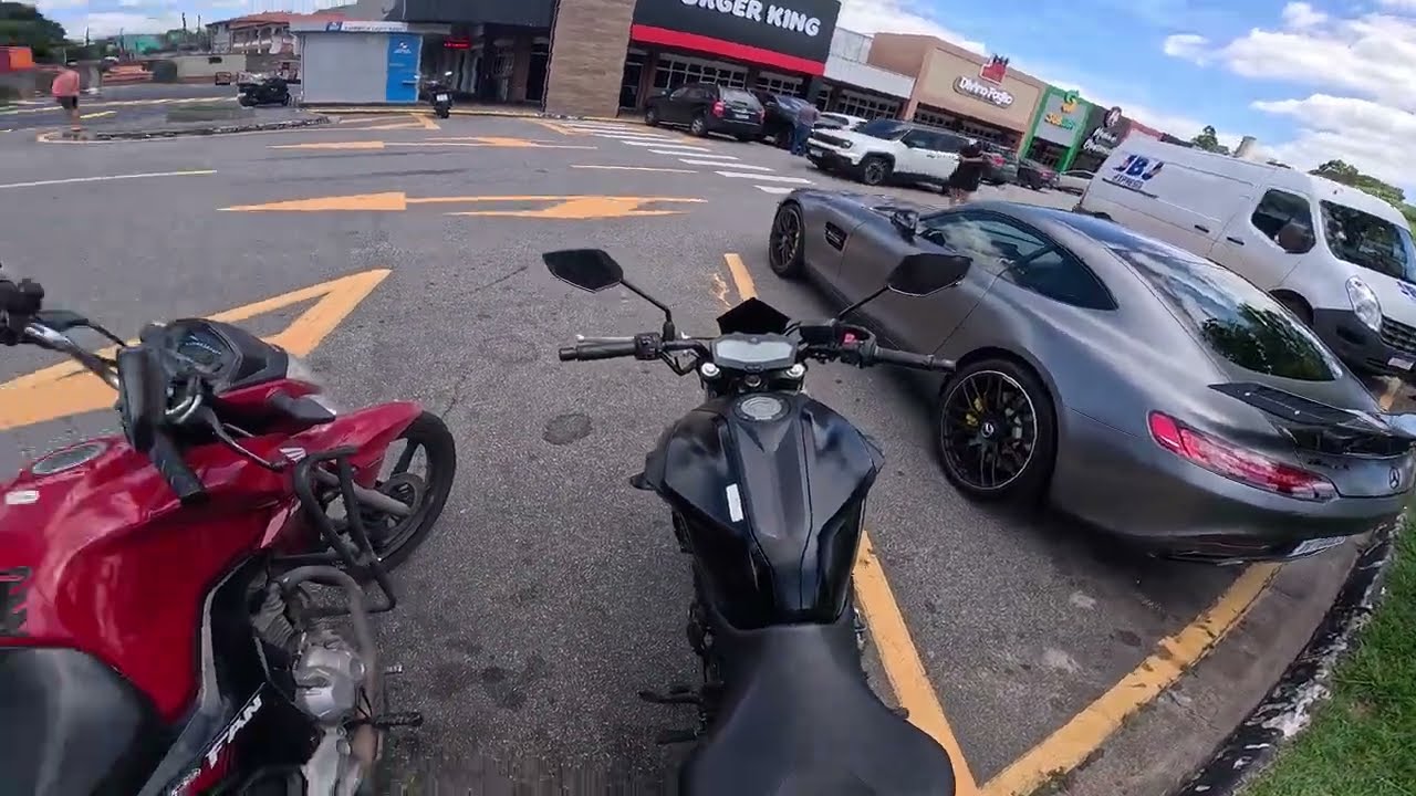 Encontrei um Mustang e uma Porsche no caminho (e a câmera parou kk)