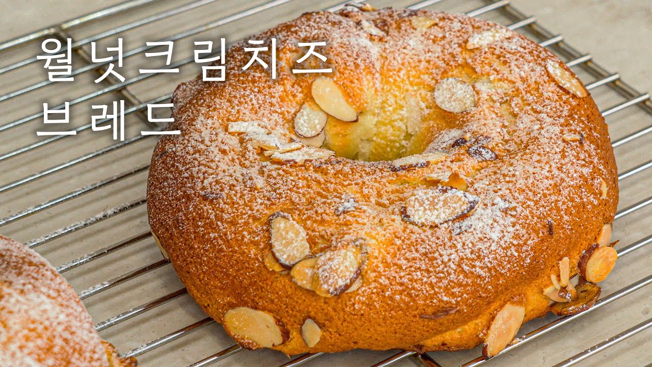 Приготовьте вкусный хлеб с грецкими орехами и сливочным сыром из простого теста! Вы можете сделат...