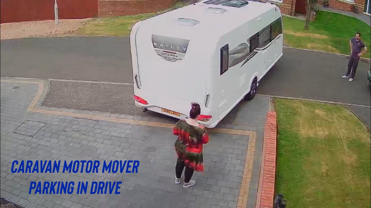 Caravan motor mover parking and E&P levelling in drive