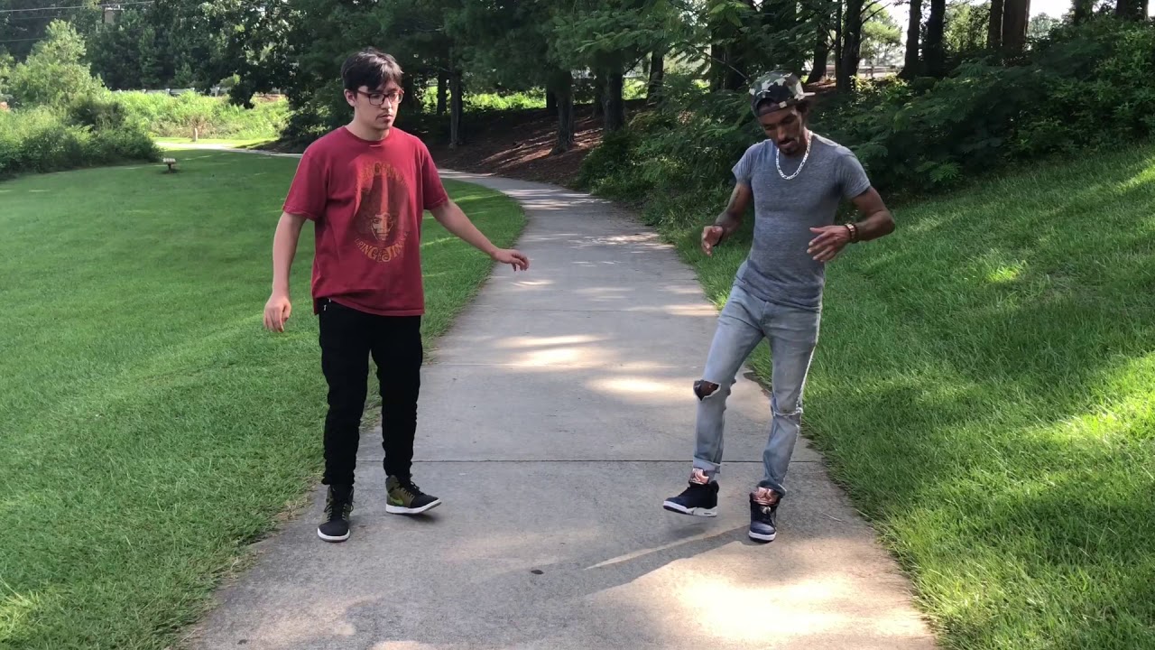 Body Moving (feat Maxwoo)