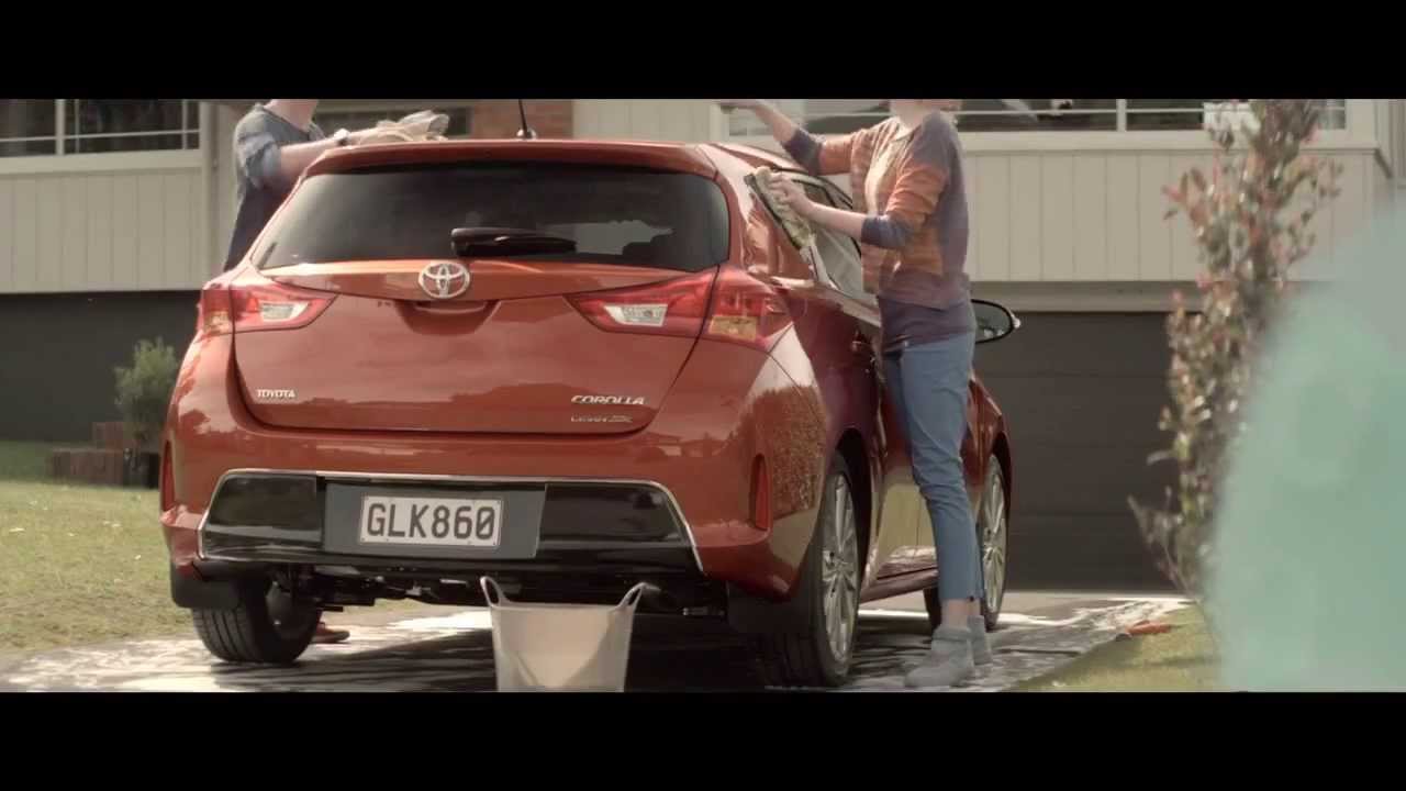 Katt digger bil - Reklame for Toyota