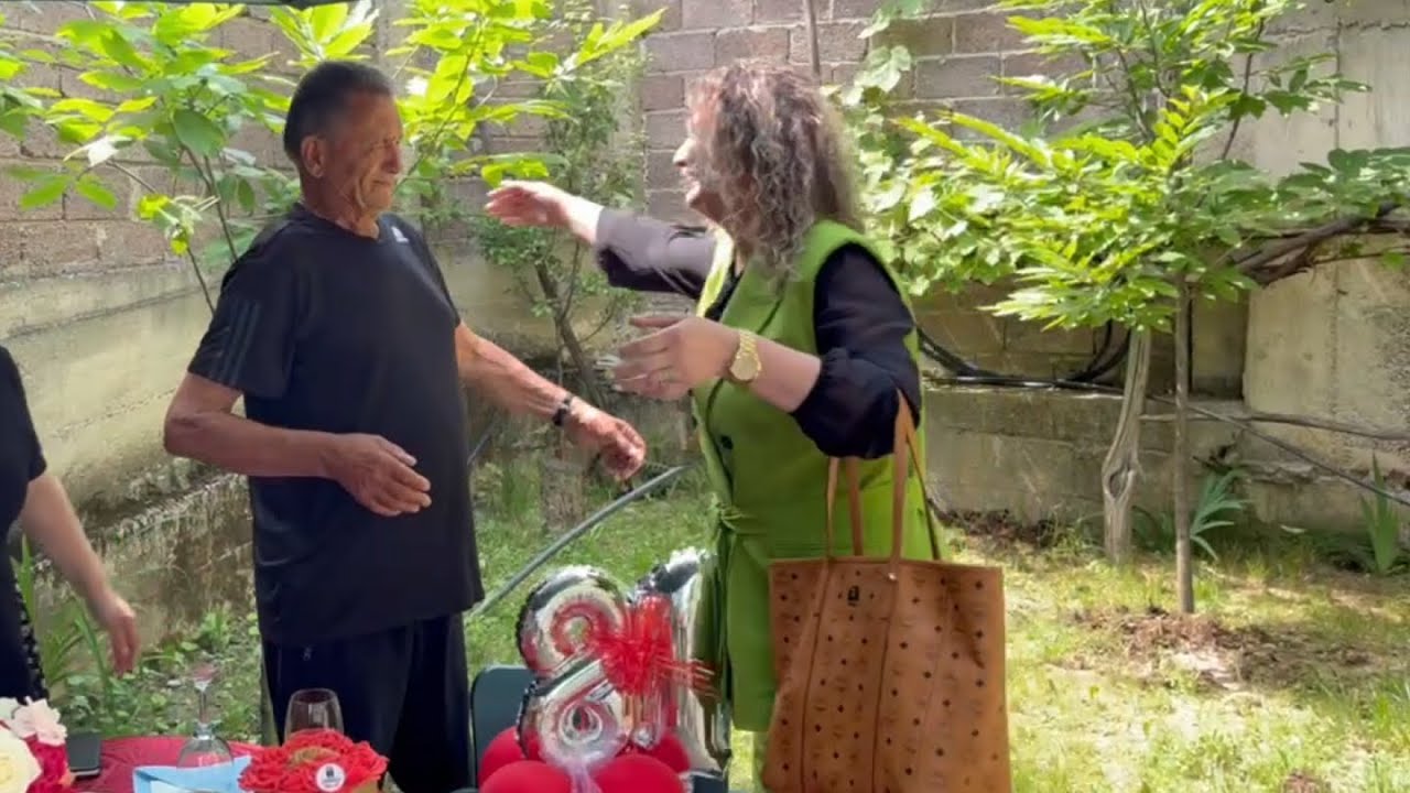 Ardhja e Vajzes dhe Mbesa nga Gurbeti - Surpriz me lotë për Babain...!!!