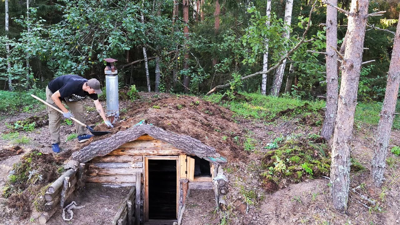 Кто захватил ЗЕМЛЯНКУ? Избавляюсь от НЕЖДАННЫХ жильцов. Ремонт крыши.