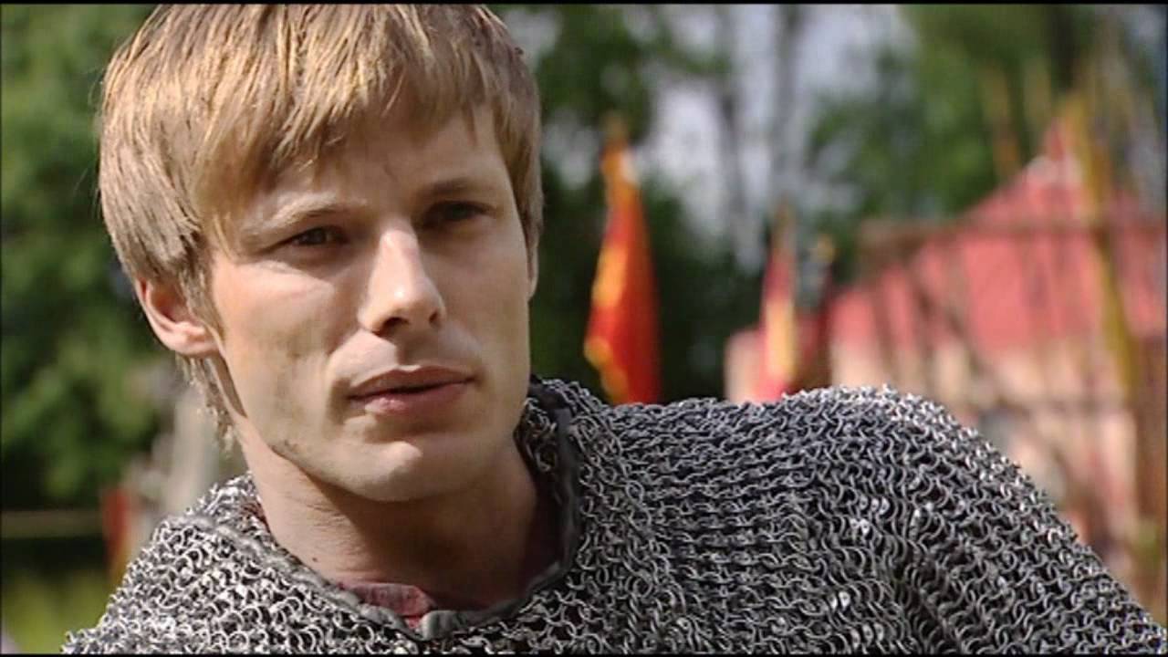Angel Coulby & Bradley James [Merlin S4 Making Of]