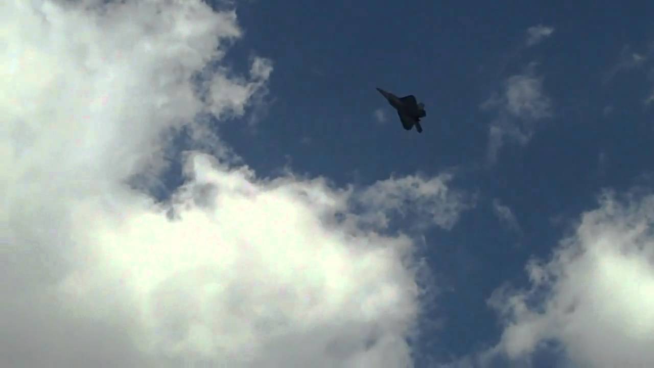 St. Cloud, MN Airshow 2010 Highlights with Blue Angels, F-22