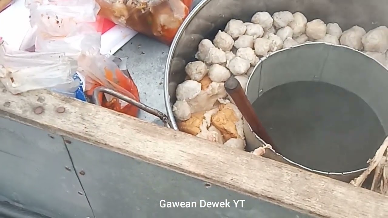 Ngabuburit dikampung halaman beli bakso tulang ayam 