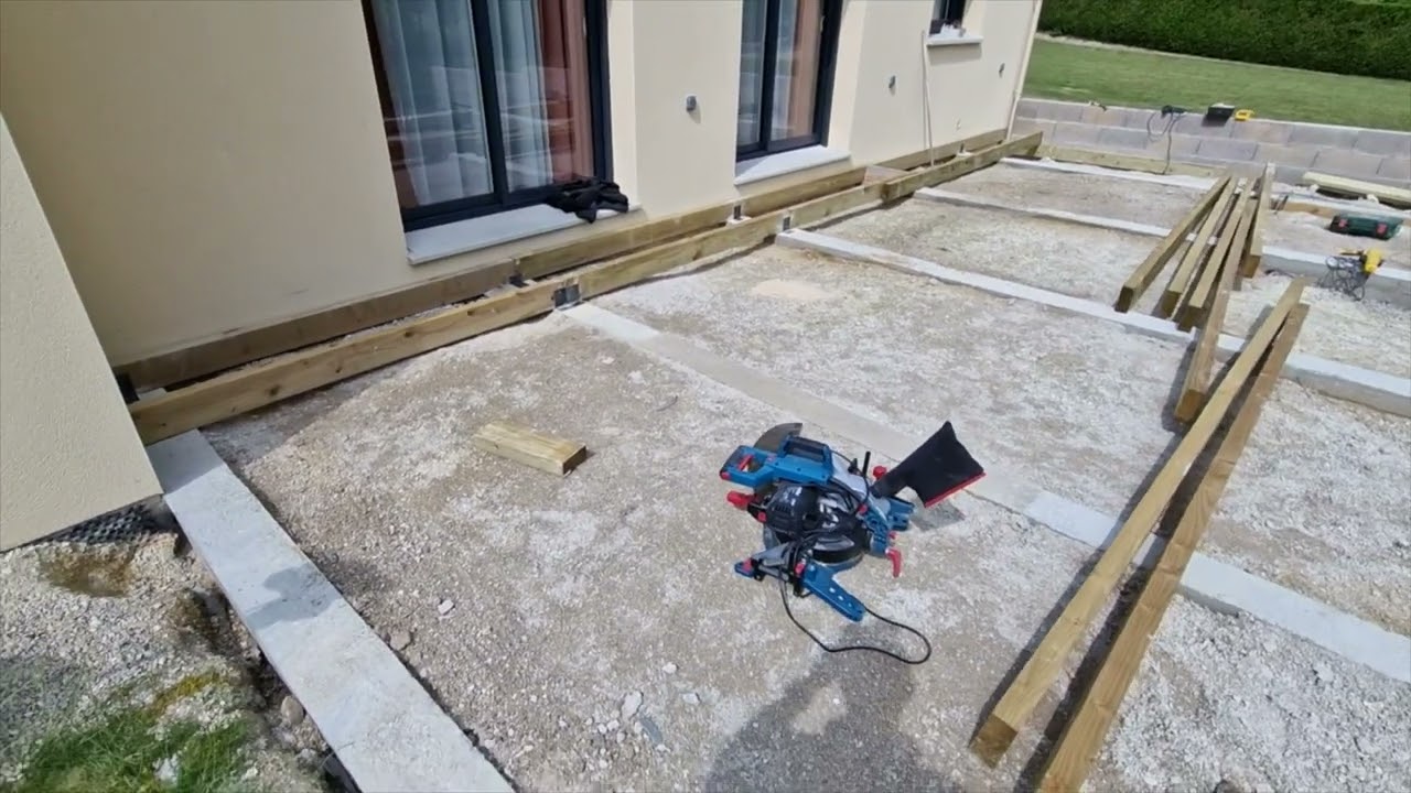 Terrasse en dalles sur structure en bois