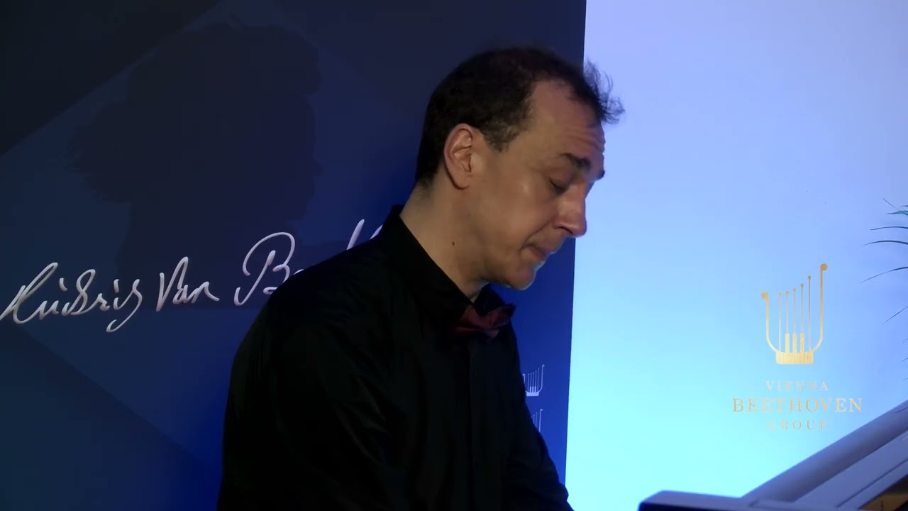 Claude Debussy : Estampes - Pagodes. Piano : Andrea Vivanet