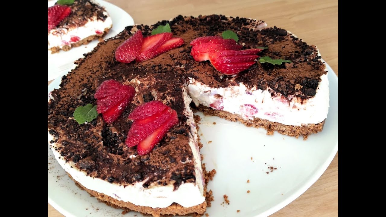 Торт просто без выпечки и желатина! Вкус шоколада и мороженого с клубникой