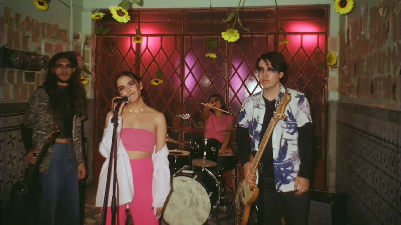La Calle de Las Sirenas (Video Oficial)/ Punk Version