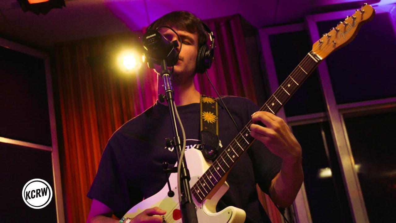 Rex Orange County performing 