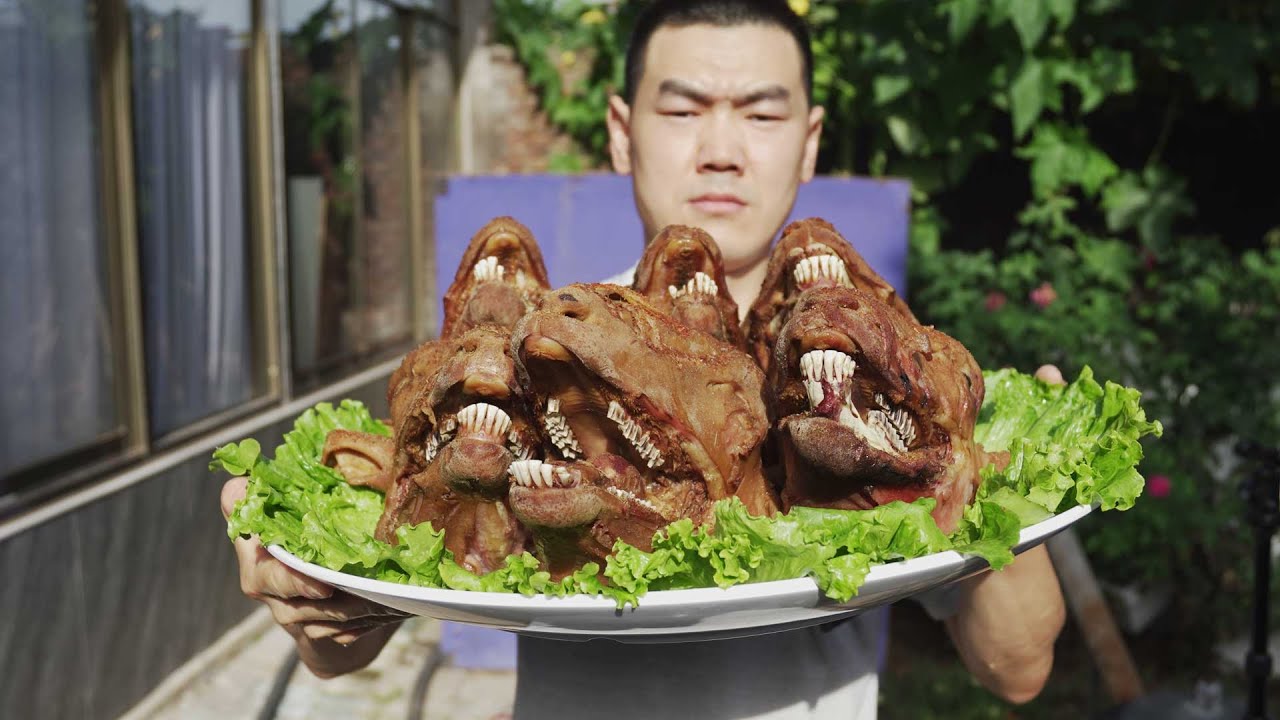 【食味阿远】阿远今天做“炭烤羊头”，烤的软烂入味，Q弹筋道，太过瘾了 | Shi Wei A Yuan