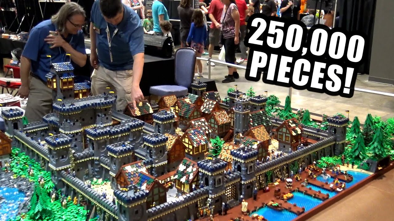 Огромная деревня LEGO Falcon's Landing Castle, построенная 15 людьми!