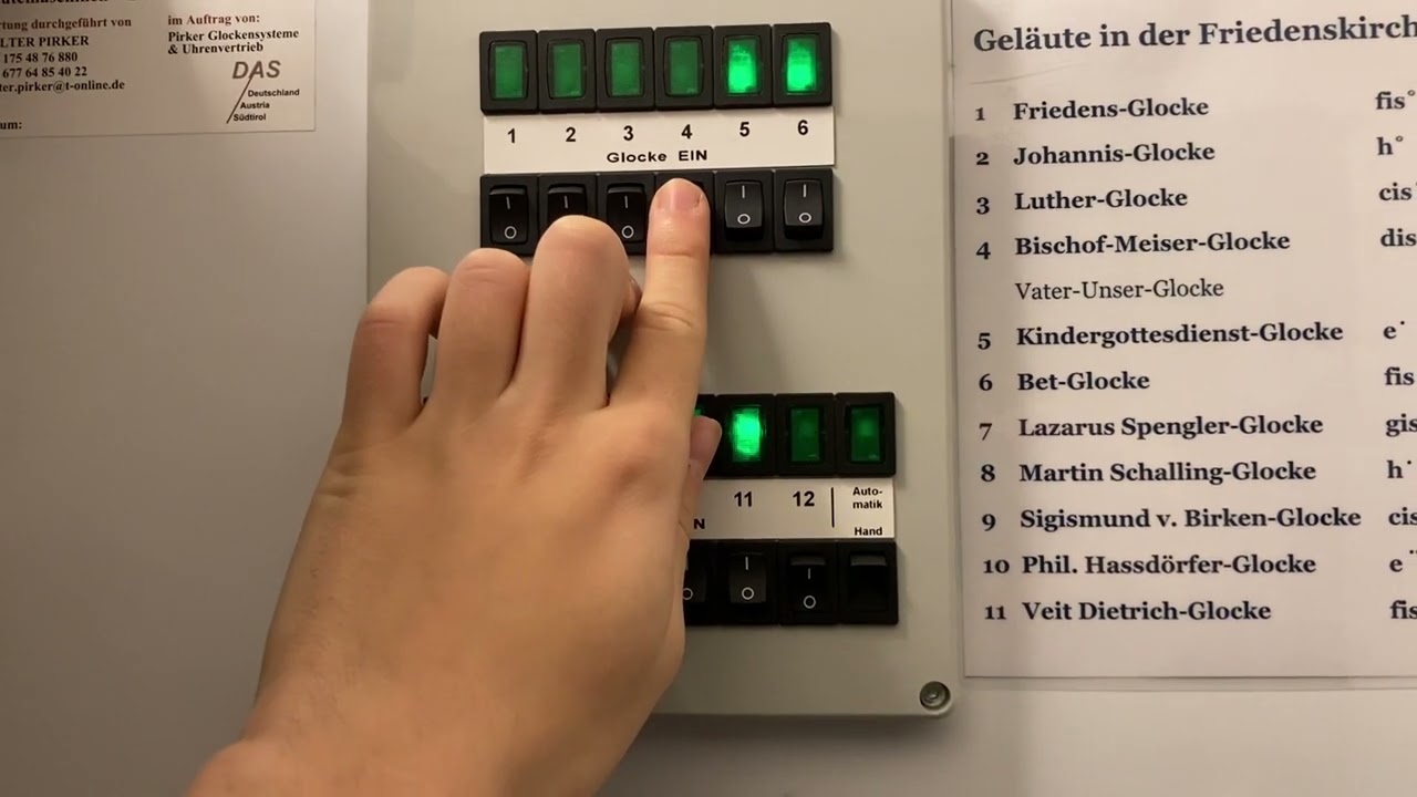 Einschalten der Glocken in der Nürnberger Friedenskirche
