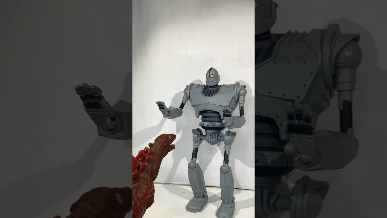 Iron Giant had wrong timing | stop motion #stopmotion#irongiant#godzilla#meme#milk#lethalcompany