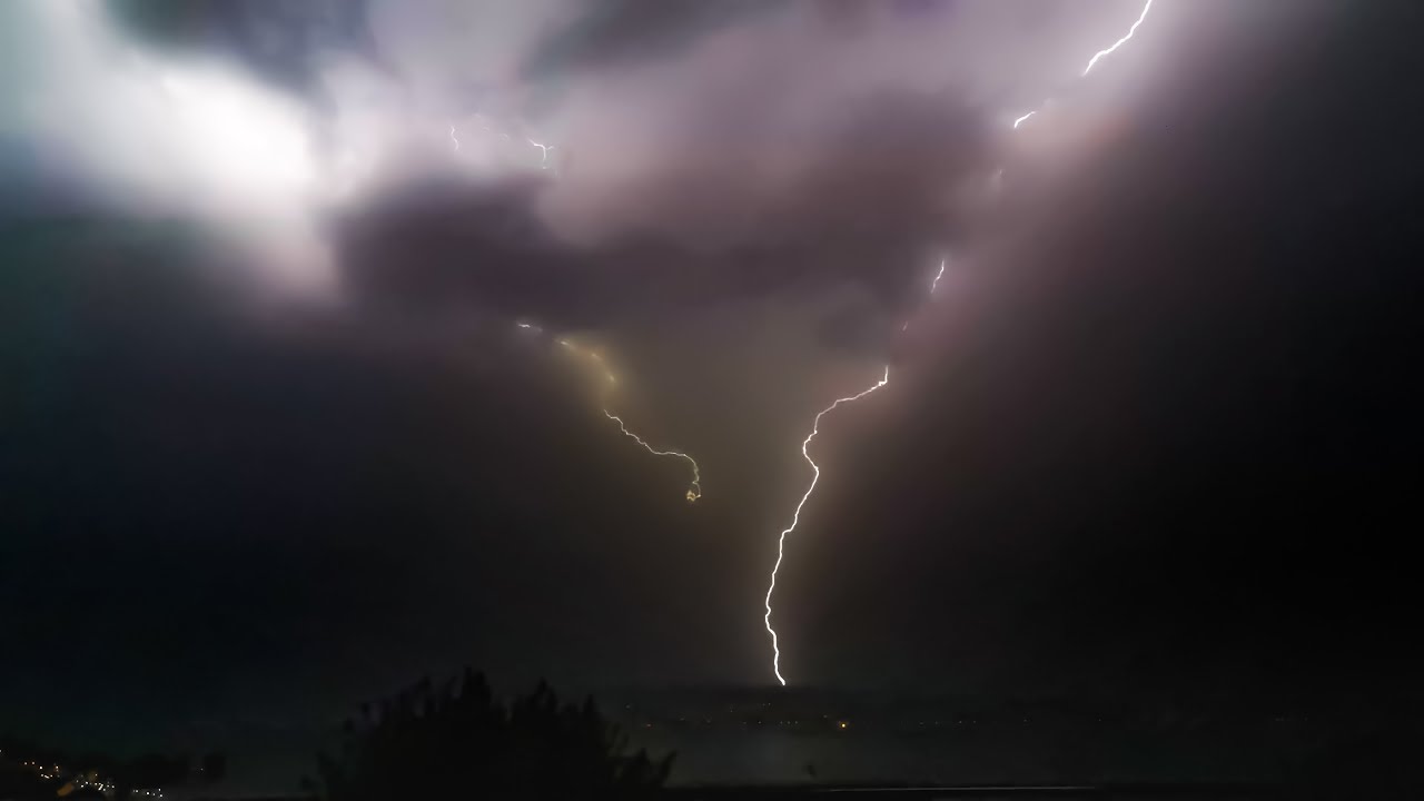 Huawei P30 Pro in a Thunderstorm catching Lightning (works for any 4K smartphone)