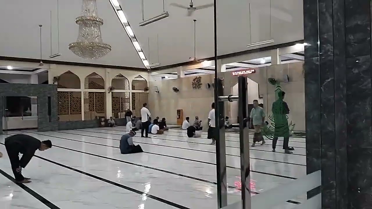 Solat magrib berjamaah, masjid ni'matul ittihad pondok pinang jakarta selatan