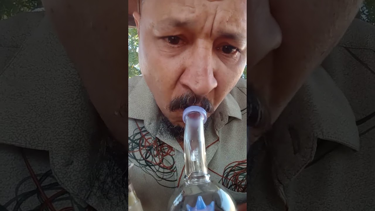 Smoking out of a clean peice: the Rick and Morty Bong!!!!