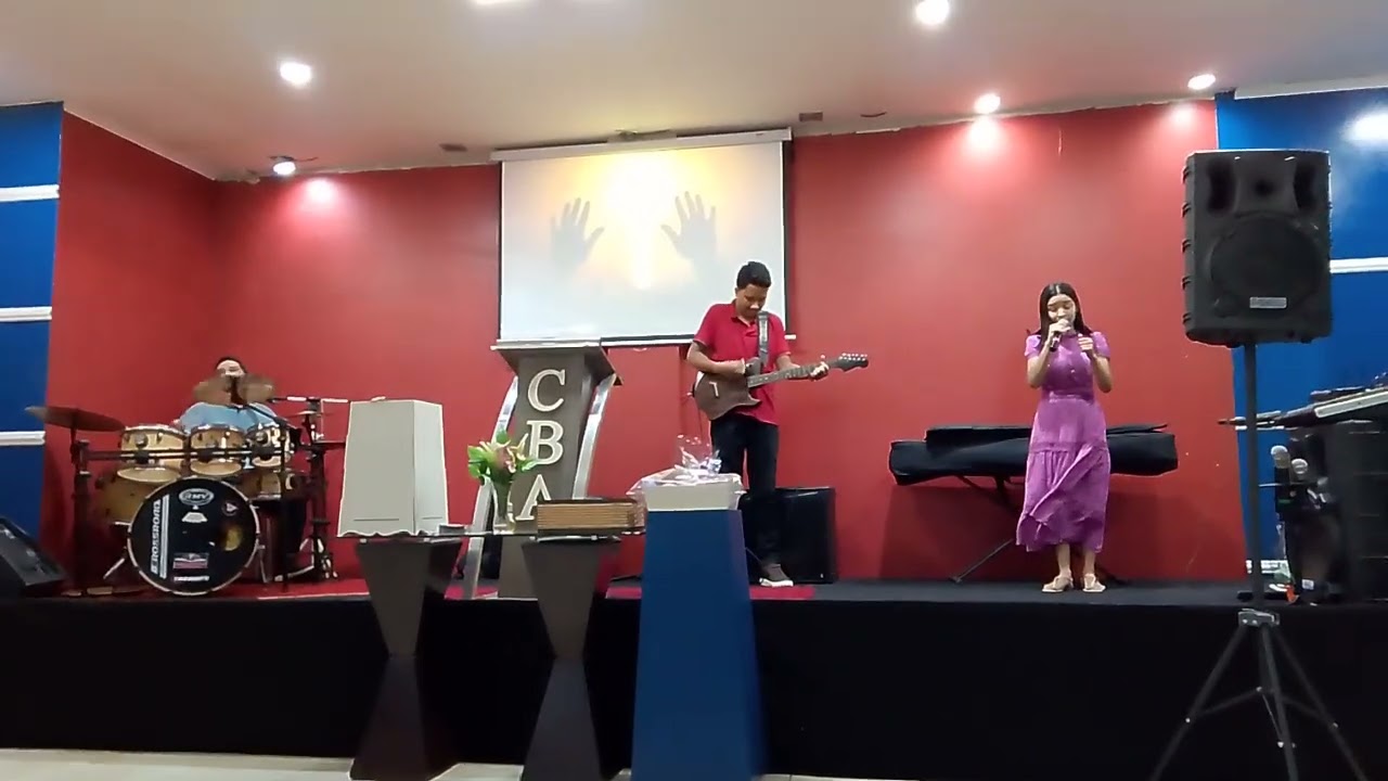 PASTOR EFRAIN CANTANDO DEUS VAI FAZER NA CBA