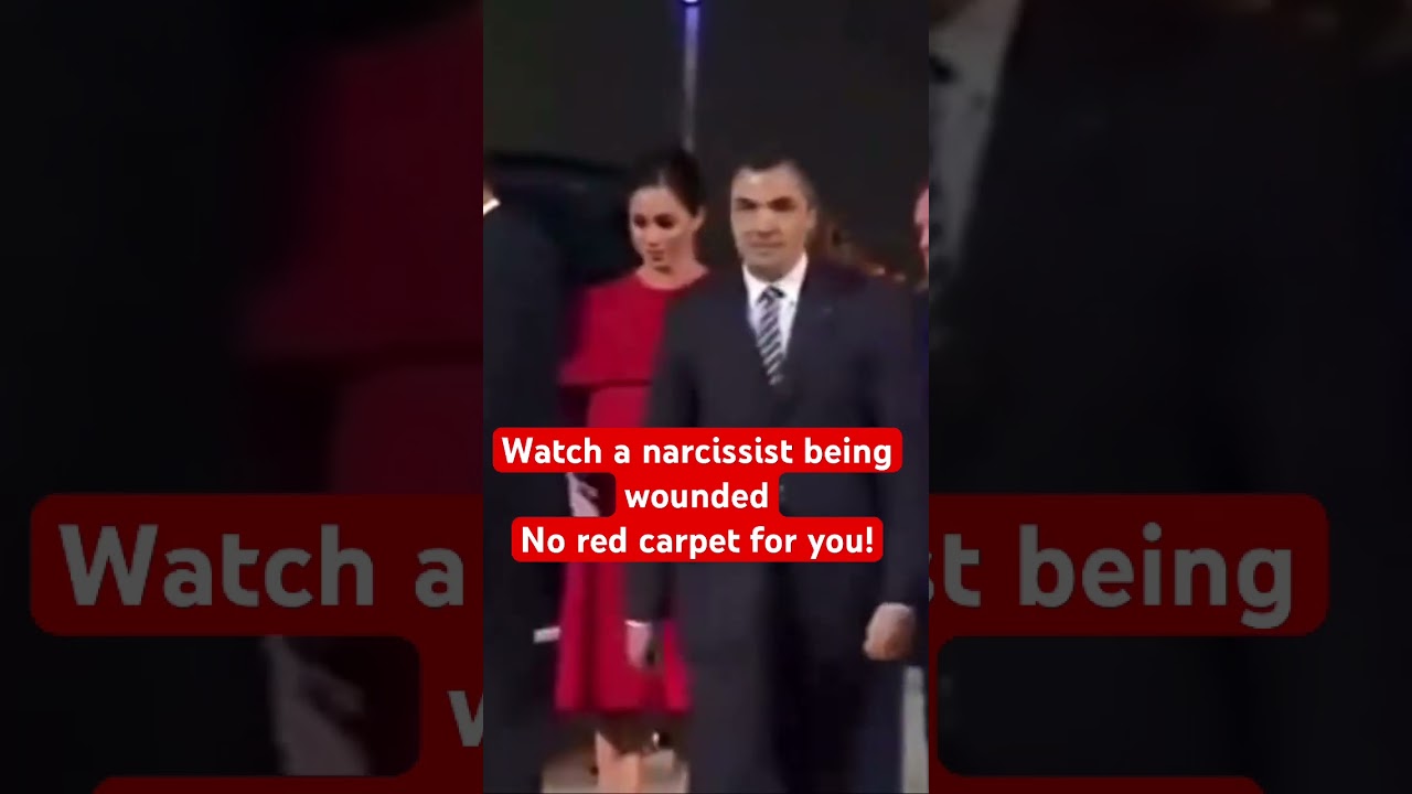 Watch Meghan Markle Being Wounded - The Red Carpet Rejection! #meghanmarkle