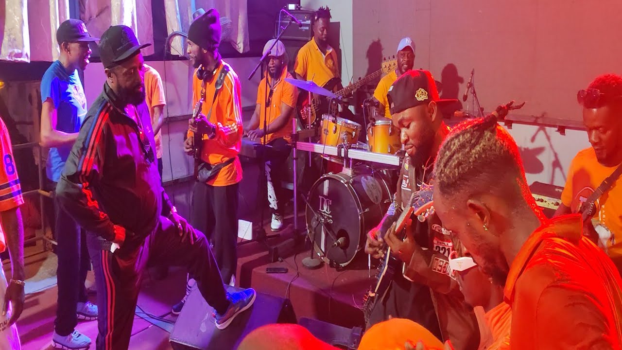 EYINDI LISUSU CHEZ WERRASON ALFRED SOLO ANINIGISI NIVEAU ALONGOLI BILOKO YA FLAMME KAPAYA