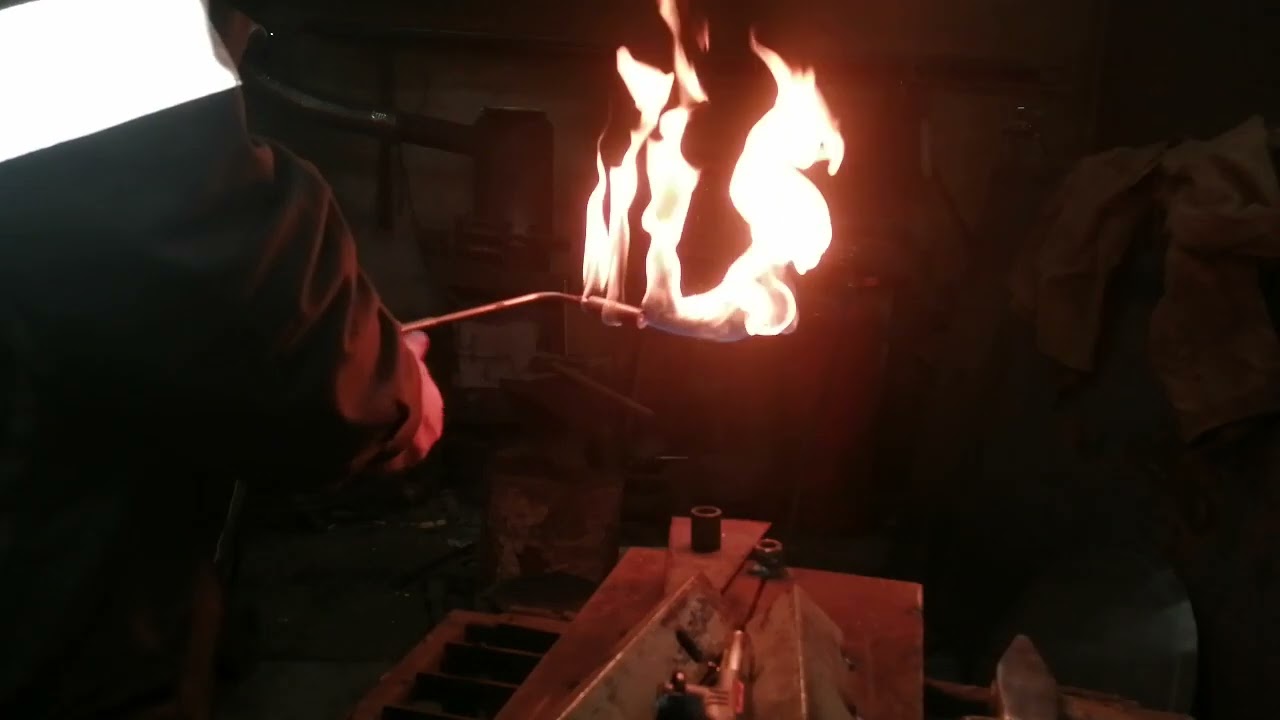 Ацетиленовая горелка под пропан и сжатый воздух.