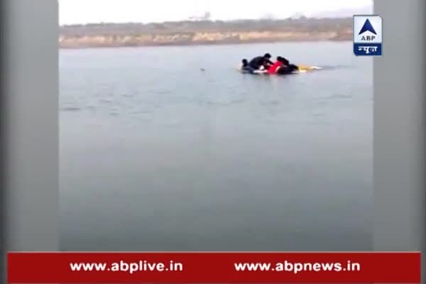 Lucknow: Five drown in Gomti river, crowd keeps shouting 'Jai Mata Di'