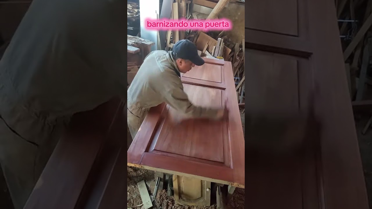 Barnizado de puerta #Bolivia #La paz # madera 