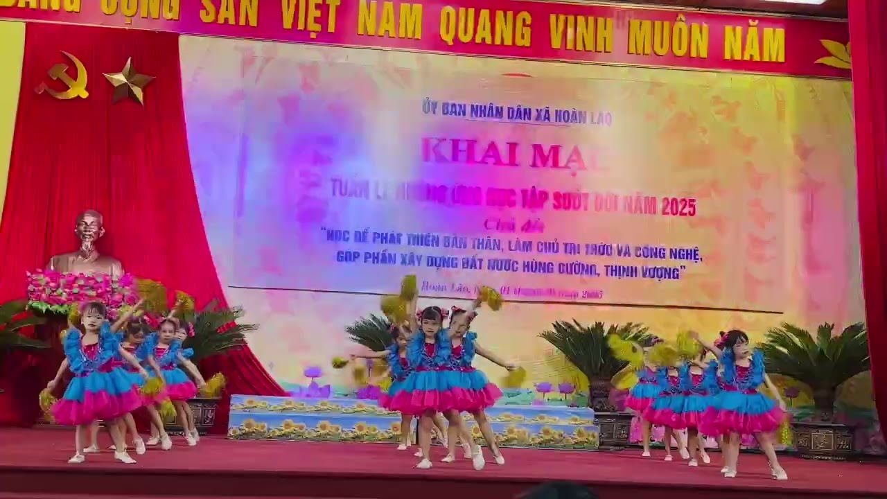 Mái trường em học bao điều hay. Các cháu Trường MN số 1 Hoàn Lão