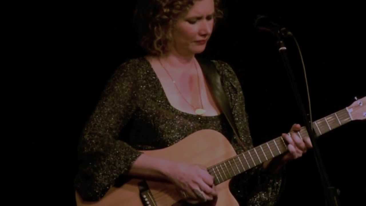 SUZANNAH ESPIE 'Sea Of Lights'  Live at the Caravan Music Club