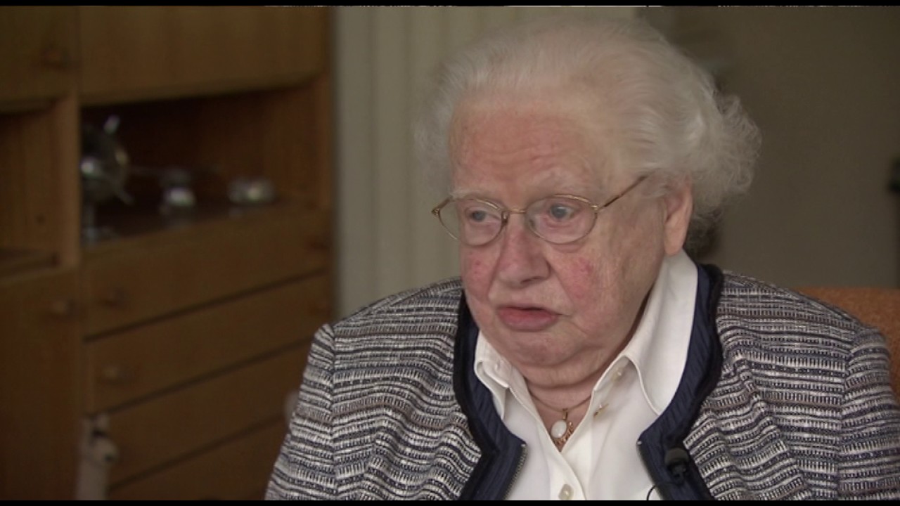 Corrie (90) is gek op haken: al 2.000 knuffels gemaakt