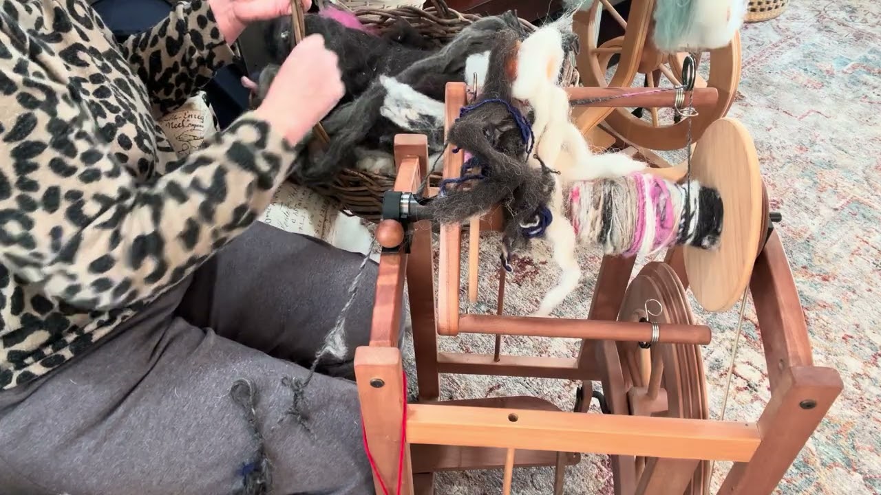 Fiber studio play! Spinning bulky for a weaving project! Using fiber scraps! 