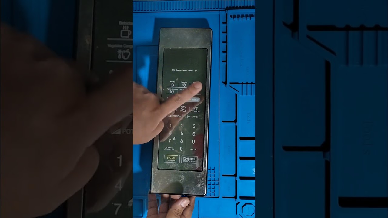 Nos llega al taller microondas Daewoo Mod. KOR-I64H, para su revisi&oacute;n y reparaci&oacute;n en el panel.