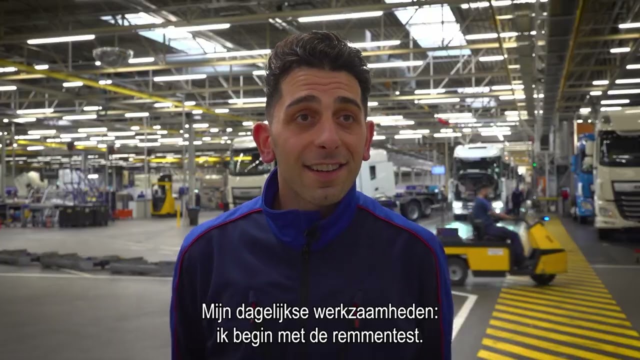 Werken in de truckfabriek bij DAF in Eindhoven.