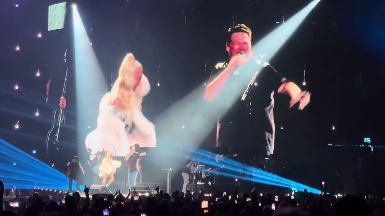 2024.03.23 Blake Shelton & Gwen Stefani - Desert Diamond Arena, Glendale, Arizona