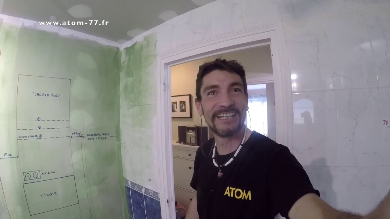 On passe cette salle de bain de l'antiquité à la modernité (Nov. 20 / Sté ATOM)