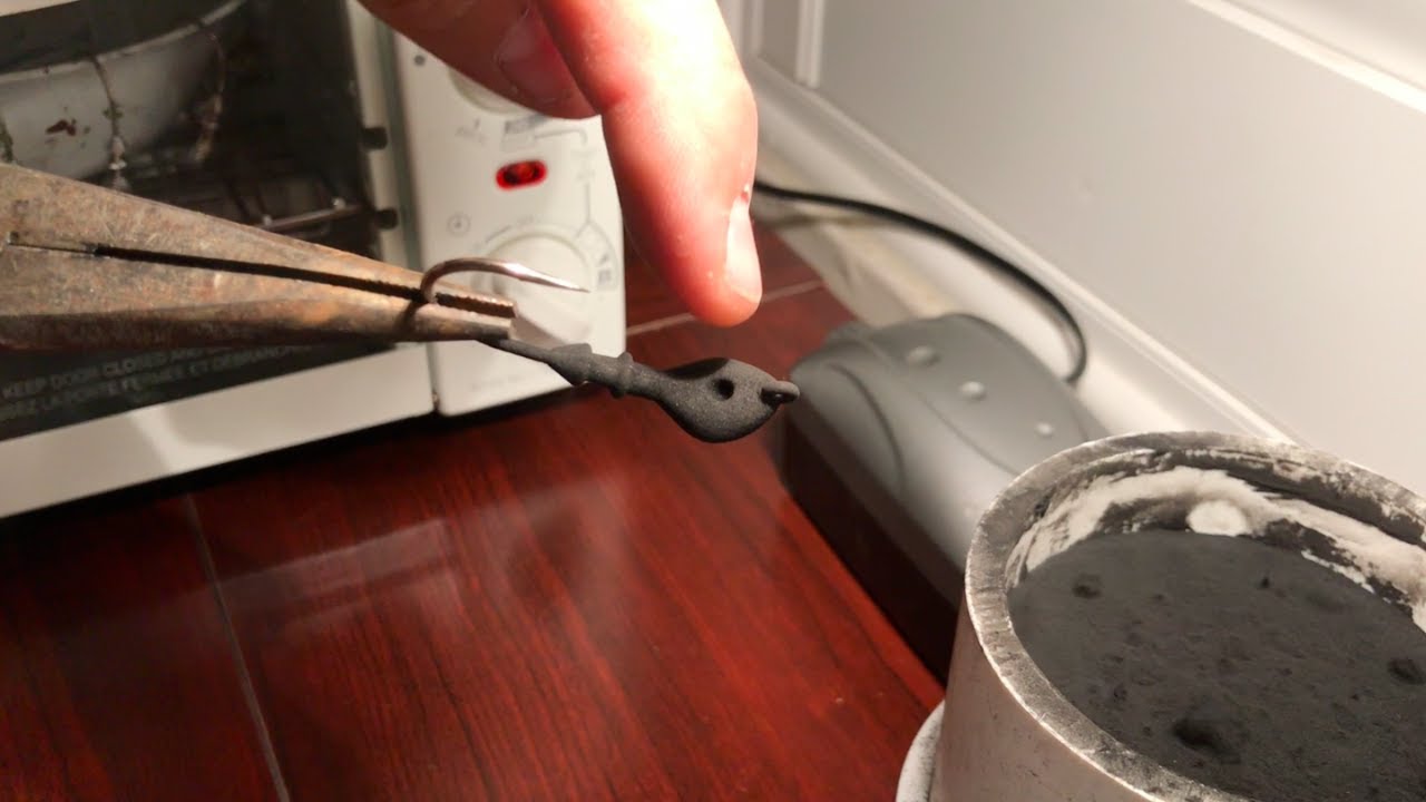 HOW TO MAKE A BASS JIG PT II - FLUID BED EPOXY PAINT/WEEDGUARDS