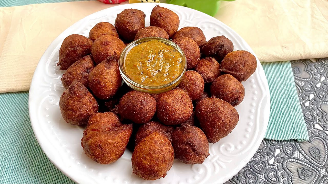 HOW TO MAKE CAMEROONIAN ACCRA BANANA WITH CORN FLOUR | Beignets Maïs Camerounais | Banana fritters.