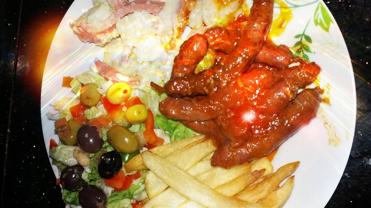 merguez en sauce 
مرقاز بالصوص وصفة سهلة وسريعة و لذيييذة