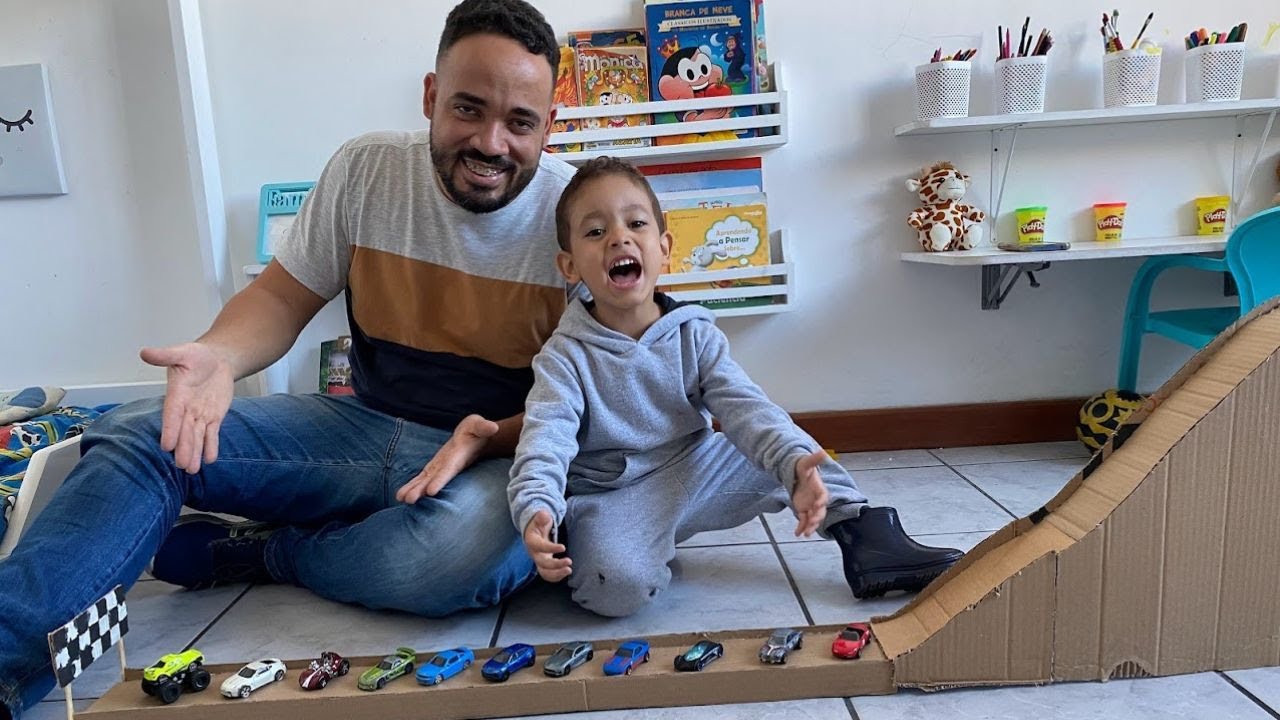 Como fazer uma pista de papelão hot wheels