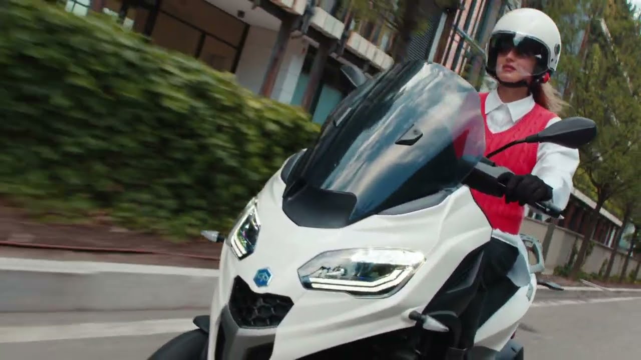 De eerste beelden van de Piaggio MP3 310 HPE